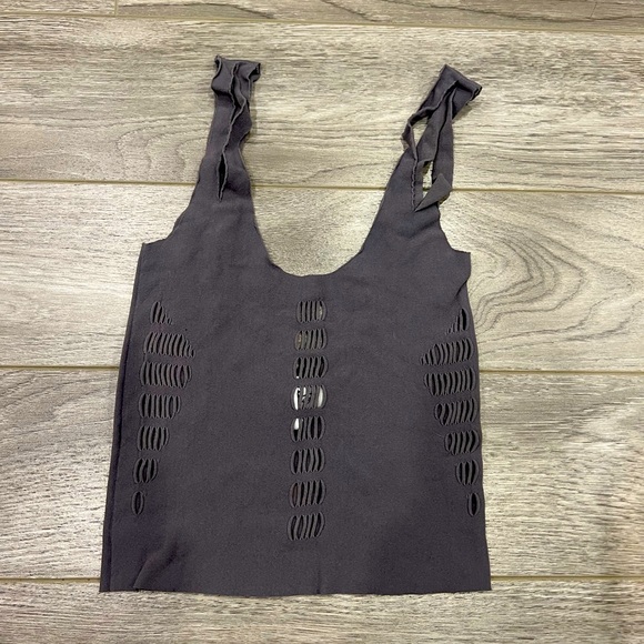 Fashion nova ripped grey tank crop top - Picture 7 of 7